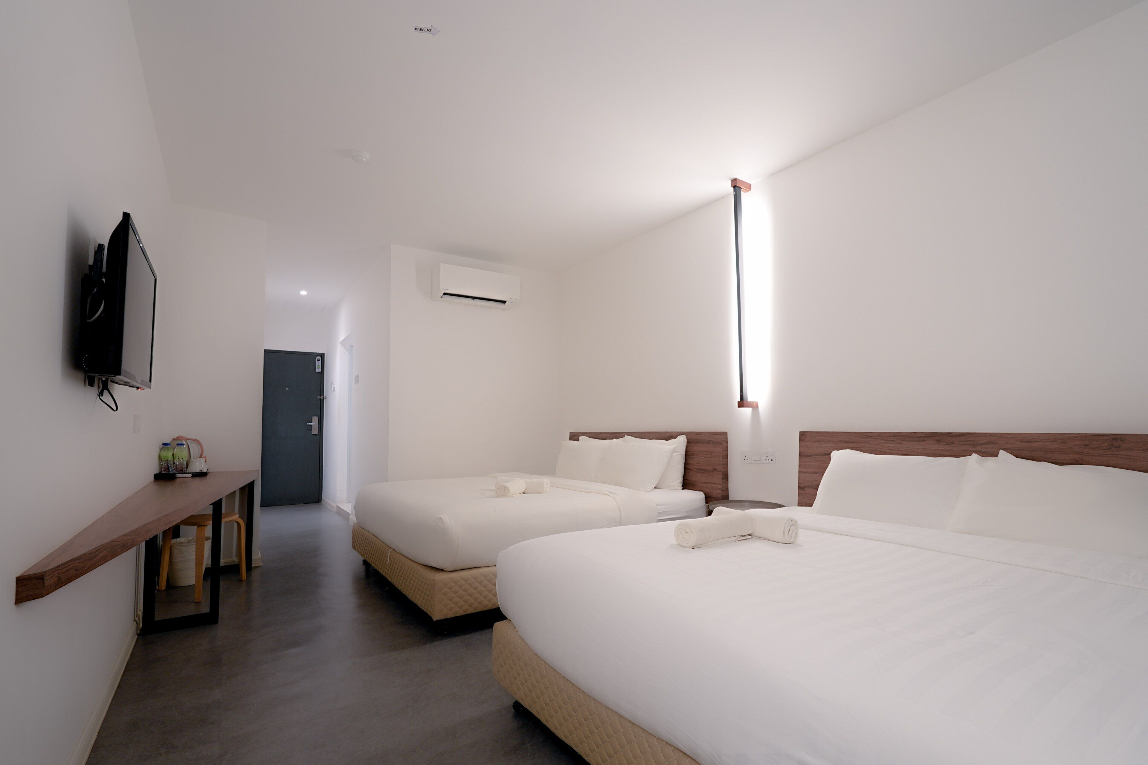 Deluxe Quadruple Room, Multiple Bedrooms, Non Smoking | Desk, WiFi (free)
