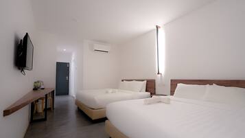 Deluxe Quadruple Room, Multiple Bedrooms, Non Smoking | Desk, WiFi (free)