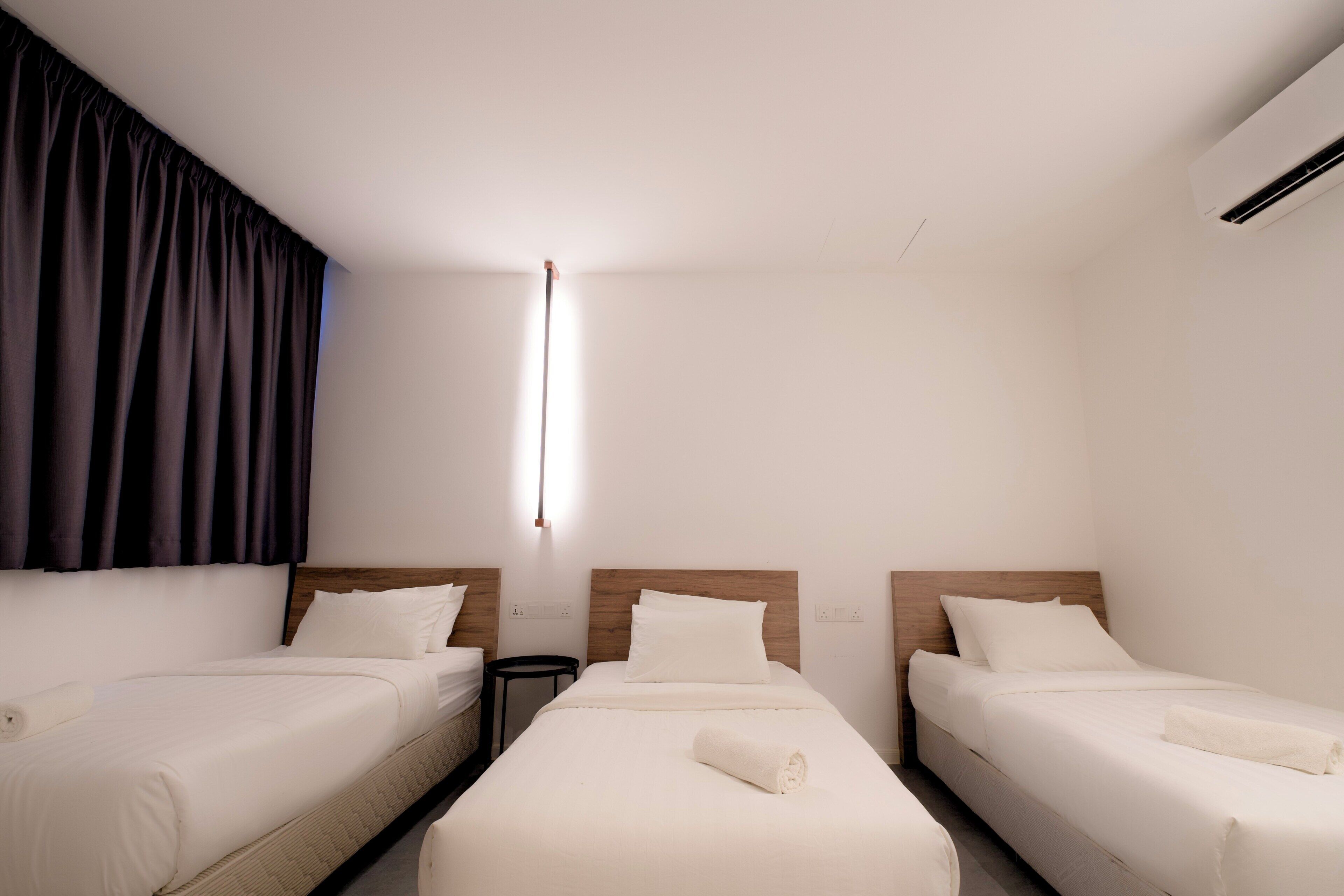 Superior Triple Room, 3 Single Beds, Non Smoking | Desk, free WiFi