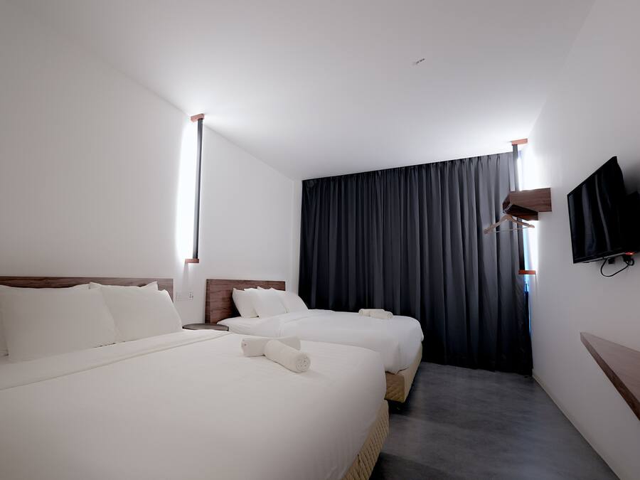 Deluxe Quadruple Room, Multiple Bedrooms, Non Smoking | Desk, free WiFi