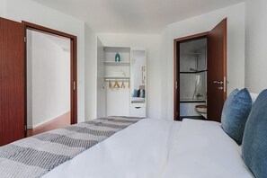 2 slaapkamers, een strijkplank/strijkijzer, wifi, beddengoed