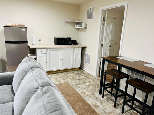 The CozeeNest-Charming 2-bedroom basement Apt in wonderful Hagerstown