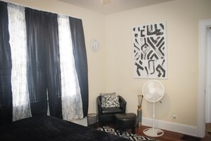 1 dormitori, planxa i posts de planxar, wifi gratuïta i roba de llit 