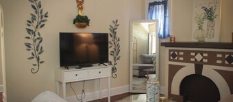 Modern cozy getaway 6 miles from Downtown, Cincinnati