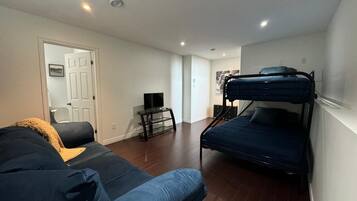 3 dormitoris, planxa i posts de planxar, wifi i roba de llit