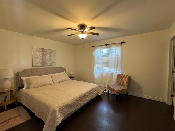 3 chambres, fer et planche à repasser, Wi-Fi, draps fournis