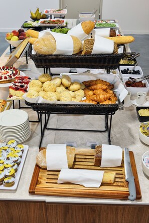 Free daily buffet breakfast  - Arche Nałęczów Dawne Sanatorium (Naleczow)