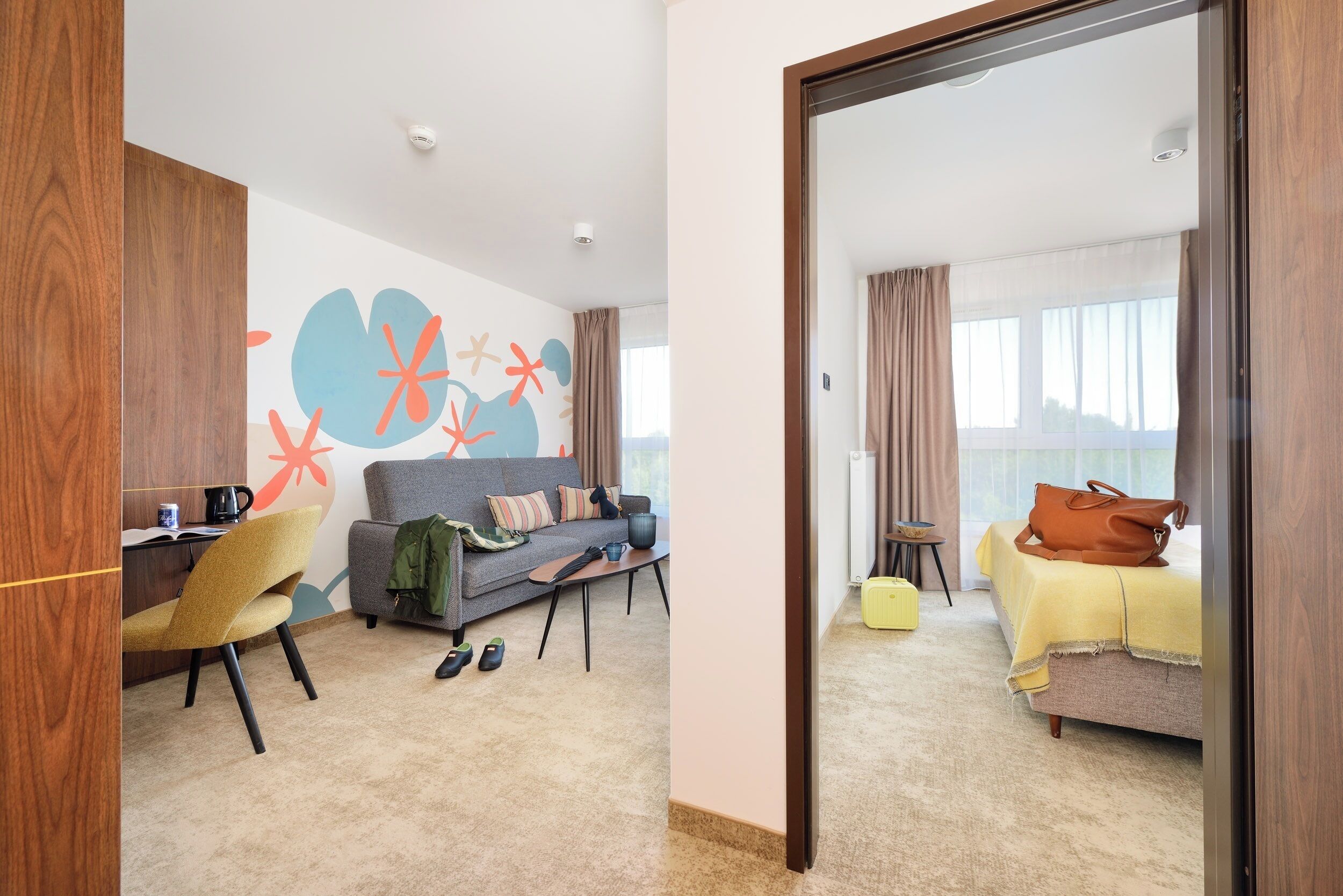 書桌、免費 Wi-Fi