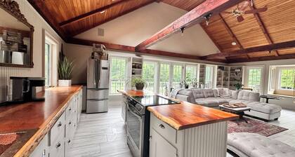 Beautiful Guest House in Picturesque South Berwick - 420 Friendly