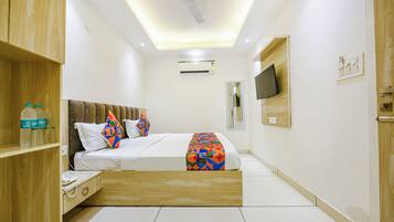 Egyptian cotton sheets, premium bedding, in-room safe, free WiFi