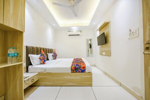 Egyptian cotton sheets, premium bedding, in-room safe, free WiFi