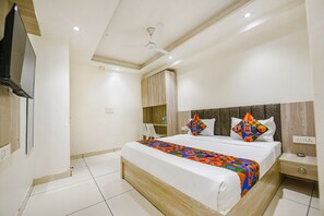 Egyptian cotton sheets, premium bedding, in-room safe, free WiFi - Fabhotel Luxury Inn Adarsh Nagar (New Delhi)