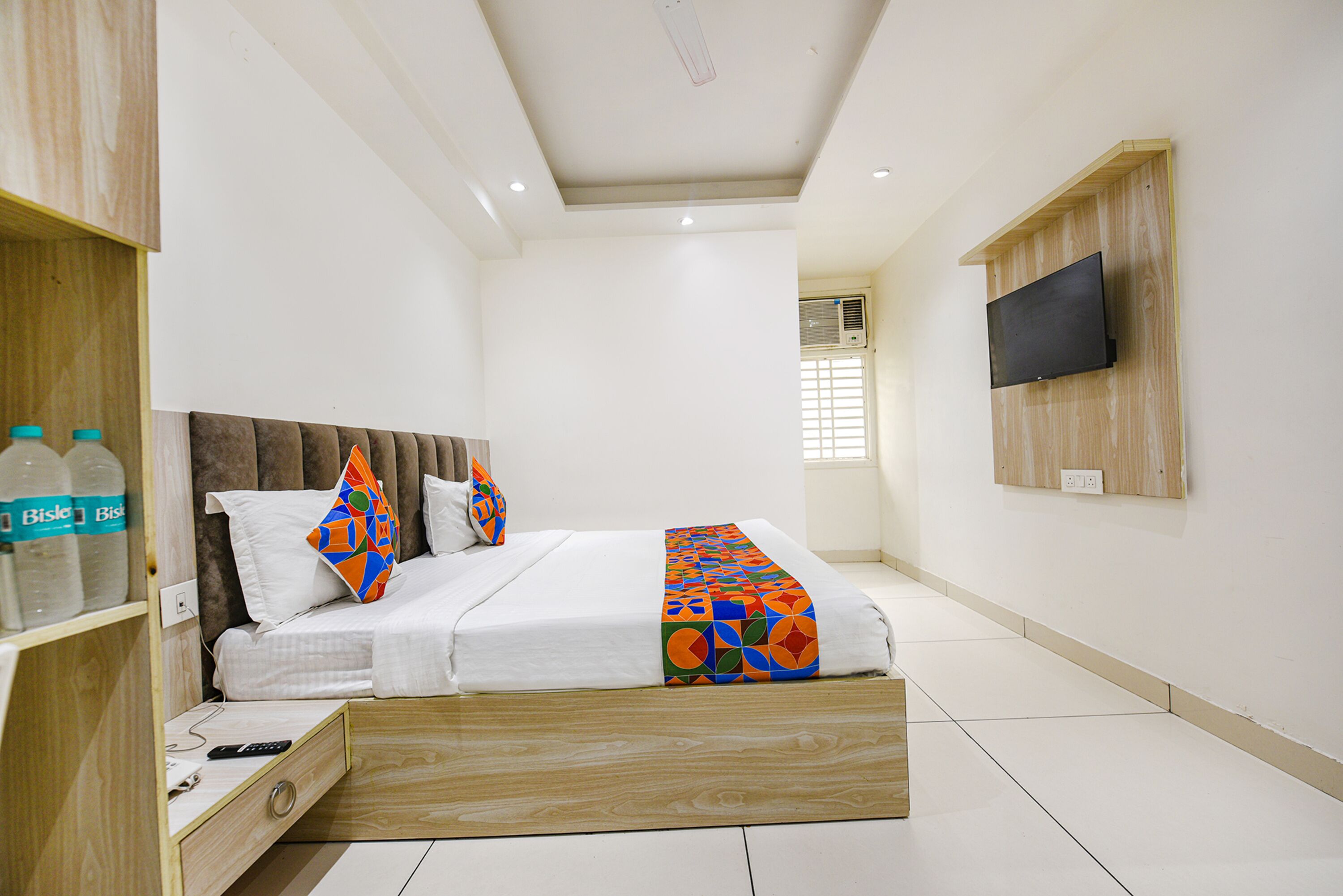 Egyptian cotton sheets, premium bedding, in-room safe, free WiFi
