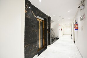 Lobby - Fabhotel Luxury Inn Adarsh Nagar (New Delhi)