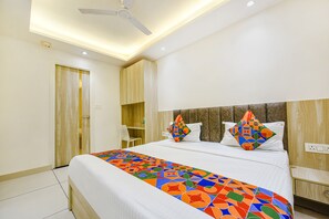 Kamar Deluks | Seprai katun Mesir, seprai premium, brankas, dan Wi-Fi gratis