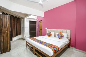 Egyptian cotton sheets, premium bedding, in-room safe, free WiFi