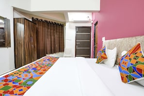 Egyptian cotton sheets, premium bedding, in-room safe, free WiFi - Via Sunset Residency (Navi Mumbai)