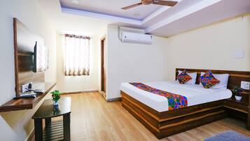 Egyptian cotton sheets, premium bedding, in-room safe, free WiFi
