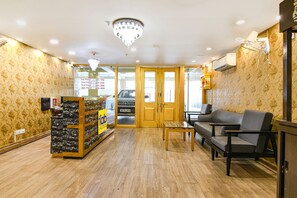 Reception - Fabhotel Saltel (Kolkata)