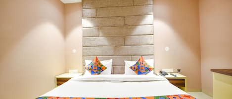 Deluxe Room | Egyptian cotton sheets, premium bedding, in-room safe, free WiFi