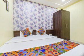 Egyptian cotton sheets, premium bedding, in-room safe, free WiFi