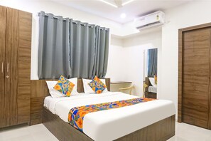 Egyptian cotton sheets, premium bedding, in-room safe, free WiFi