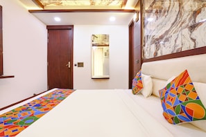 Egyptian cotton sheets, premium bedding, in-room safe, free WiFi