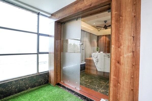 Interior entrance - Fabhotel Ms Residency (Ahmedabad)