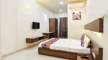 Egyptian cotton sheets, premium bedding, in-room safe, free WiFi