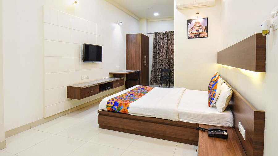 Fabhotel Royal Suits