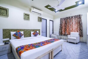 Egyptian cotton sheets, premium bedding, in-room safe, free WiFi - Fabhotel Gayatri Inn Annex (Nagpur)