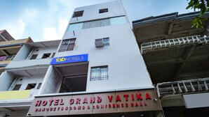 A hotel with a sign for 'HOTEL GRAND VATIKA' and 'Tab Hotels'. - Fabhotel Grand Vatika (Danapur)