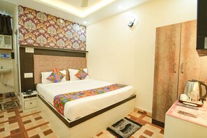 Egyptian cotton sheets, premium bedding, in-room safe, free WiFi