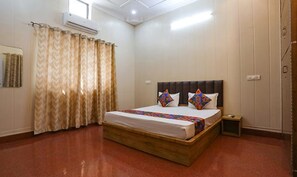 Deluxe Room | Egyptian cotton sheets, premium bedding, in-room safe, free WiFi - Fabhotel White Retreat Inn (Vikasnagar)