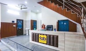 Reception - Fabhotel White Retreat Inn (Vikasnagar)