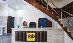 Reception - Fabhotel White Retreat Inn (Vikasnagar)