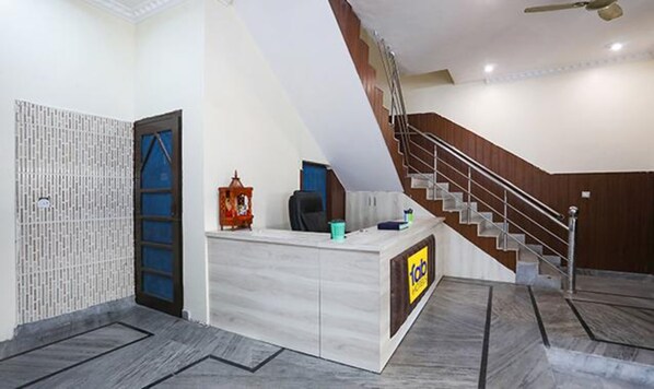 Reception - Fabhotel White Retreat Inn (Vikasnagar)