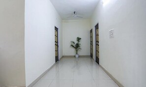 Lobby - Fabhotel White Retreat Inn (Vikasnagar)