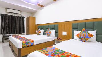 Egyptian cotton sheets, premium bedding, in-room safe, free WiFi