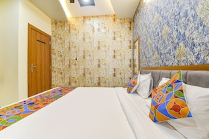 Egyptian cotton sheets, premium bedding, in-room safe, free WiFi
