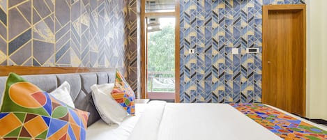 Egyptian cotton sheets, premium bedding, in-room safe, free WiFi