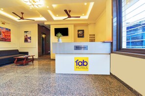Reception - Fabhotel Samrat Regency (Udaipur)