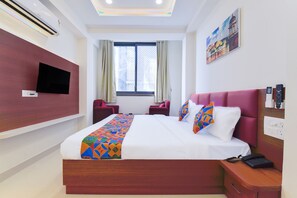 Egyptian cotton sheets, premium bedding, in-room safe, free WiFi - Fabhotel Samrat Regency (Udaipur)