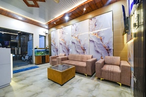 Lobby sitting area - Fabhotel Grand Villa (New Delhi)