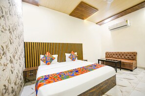 Egyptian cotton sheets, premium bedding, in-room safe, free WiFi - Fabhotel The Crystal Palace (New Delhi)
