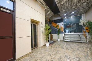 Lobby - Fabhotel The Crystal Palace (New Delhi)