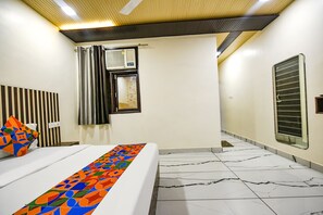 Egyptian cotton sheets, premium bedding, in-room safe, free WiFi