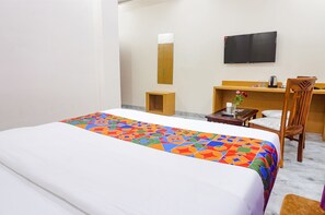 Egyptian cotton sheets, premium bedding, in-room safe, free WiFi - Fabhotel Falcon Executive (Pune)