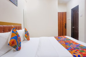 Egyptian cotton sheets, premium bedding, in-room safe, free WiFi - Fabhotel Falcon Executive (Pune)