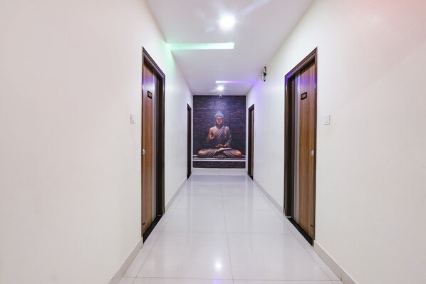 Lobby - Fabhotel Royal Signature (Hyderabad)